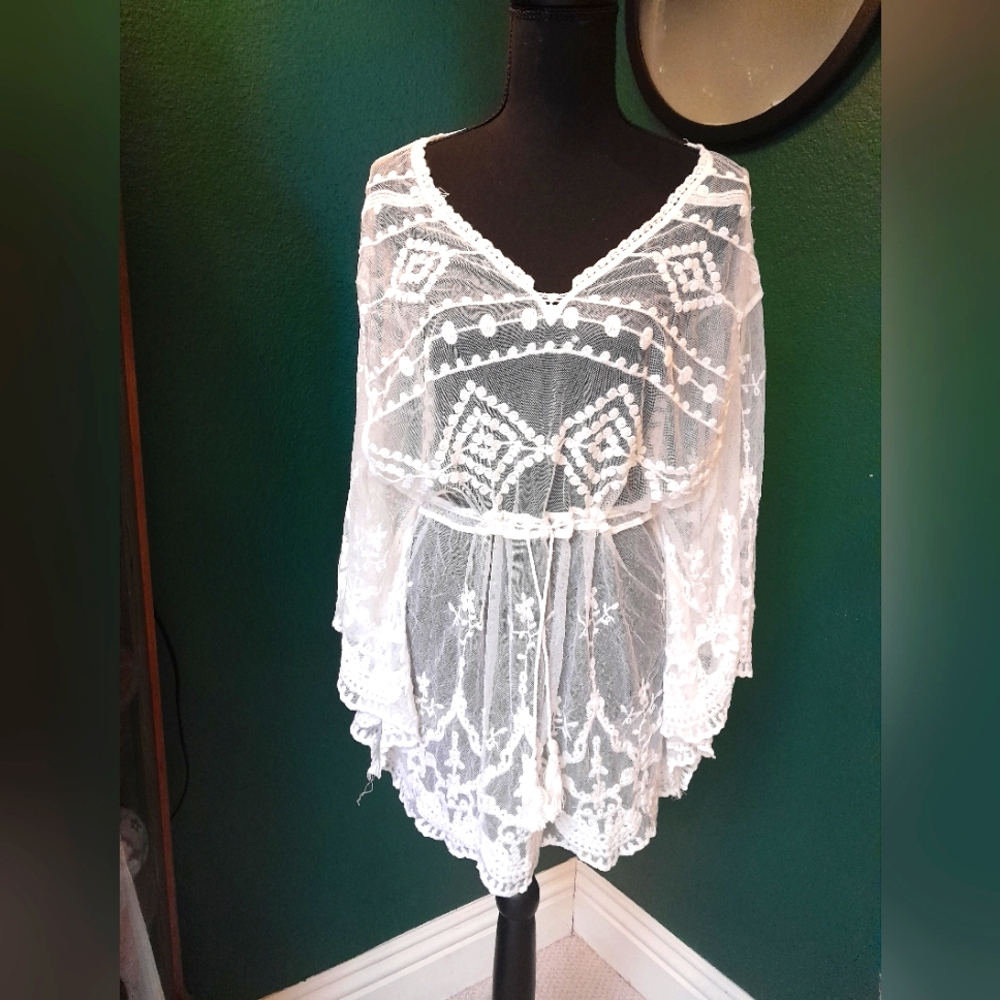 White embroidered top size M/L, NWT
